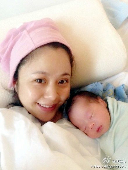 杨若兮喜诞麟儿产后自曝母子照(图)