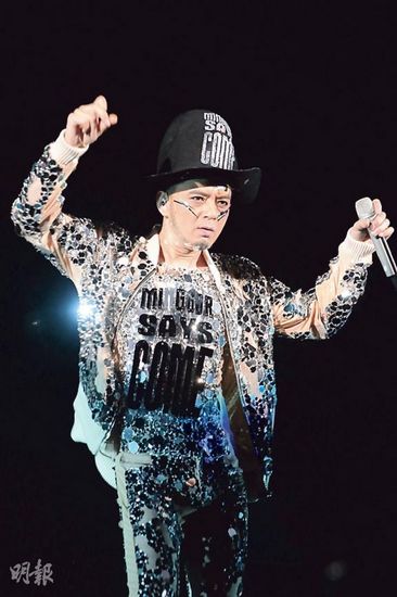 黄耀明个唱激情吻何韵诗嘴 称早就想亲对方(组图)(4)