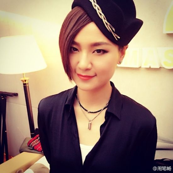周笔畅扮空姐妩媚迷人网友:美到没朋友(图)