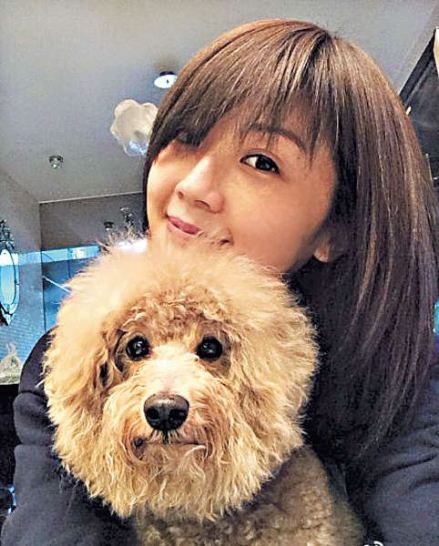 爱犬去世阿Sa悲痛不已:妈妈真的好舍不得你(图)