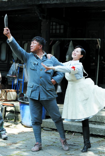 ����ɹ������׸�ֺ�Ӱ����ᶨ��̬ͦ�Σ�ͼ��