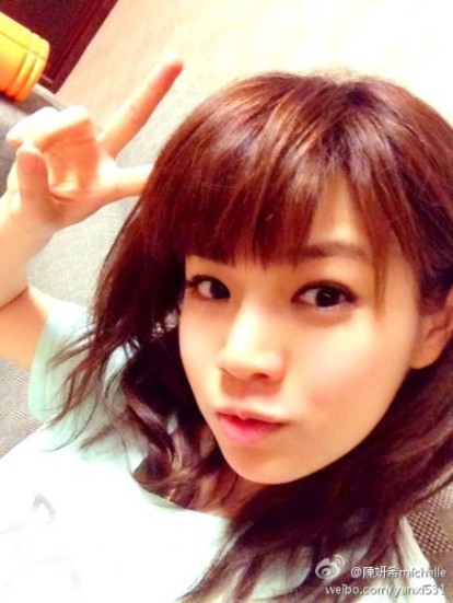 陈妍希剪刘海变尖下巴网友:还是肉肉的好看(图)