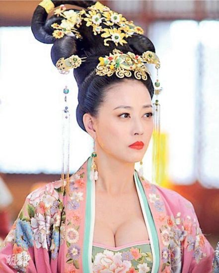 47岁周海媚晒性感古装剧照 美艳不输范冰冰(图)(2)