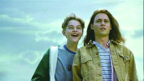 德普、莱昂纳多21年前青涩照曝光(图)