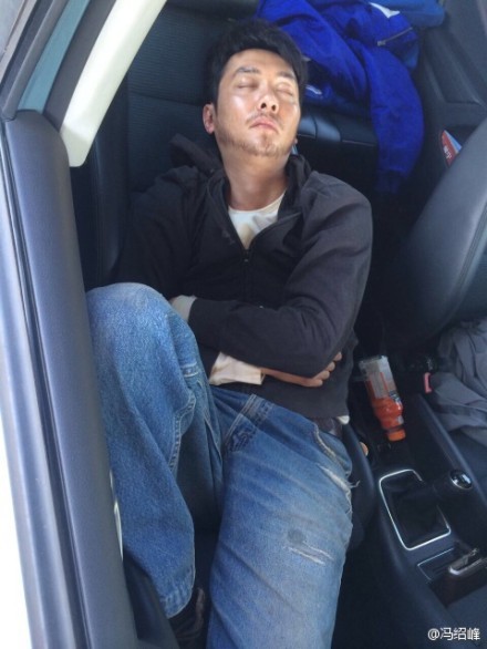 ���ܷ�˯����͵���Գ���ǧ����ڹ�ͷ����˯��ͼ��