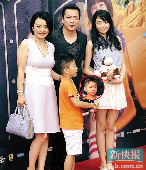 �����ڱ��ء���顱��Ļ��������Ů���Ҳٰ죨ͼ��