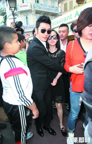 Angelababy����������Լ��Ժ�����Χ�ۣ�ͼ��