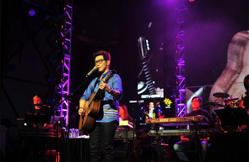 Ʒ������6�½���Ϊ�˸����Ǹ�Ů������ͼ��