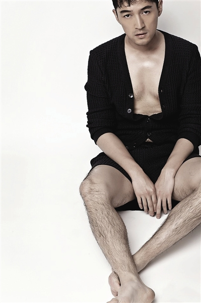 胡歌大片曝光 粉丝:脚毛夸张,来自猩猩的你(图)