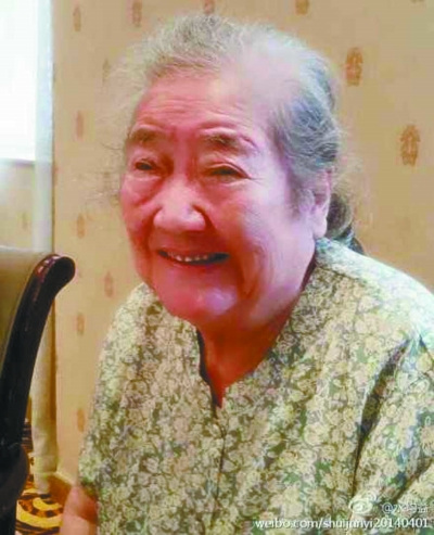 水均益端午节陪母亲打麻将网友:长得真像(图)