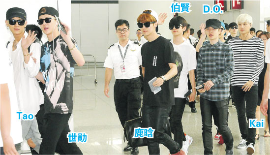 EXO队长慰问受伤粉丝并道歉500歌迷送别偶像(图)