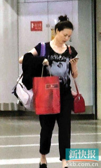 ۳��������Ů�ӳԷ���СȽ���ҥ���ǹ�ͬ����