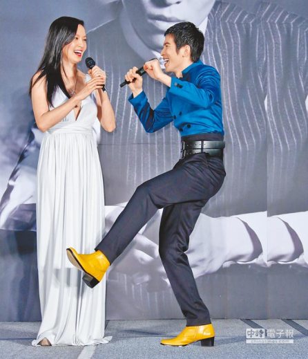 �����ڷ�����Ů��˿һҹ�飺ֻ��̨��̨�µĹ�ϵ