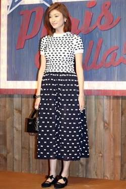 �ձ�Ů��ɽ���Ż��к����ع�������ЦƵ���֣�ͼ��