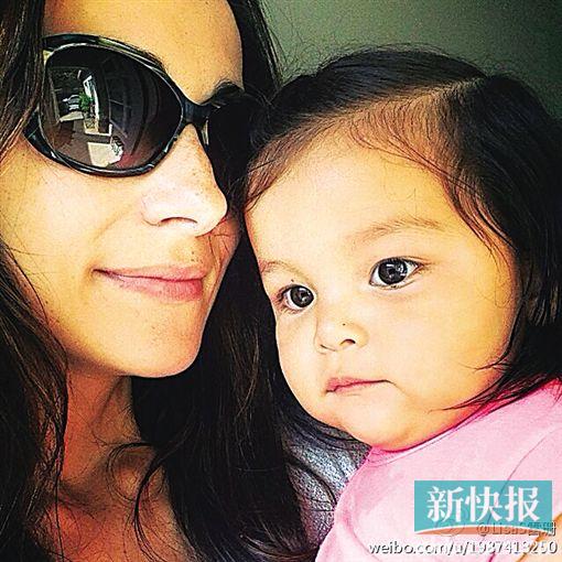 吴彦祖爱女一岁生日照曝光 眼睛大大似父亲(图)