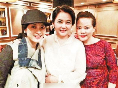 孙俪产后首曝光女儿满月孙妈妈光彩照人(图)