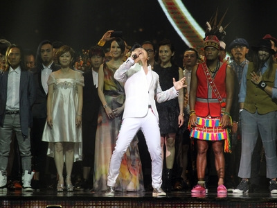 戴佩妮获封金曲奖歌后称计划年内结婚(图)