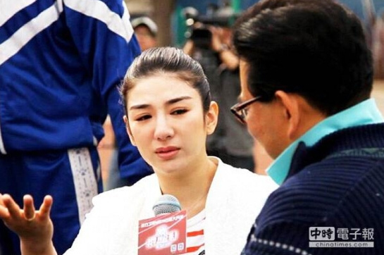 黄奕录节目崩溃大哭鼓励男生:谁的人生没挫折