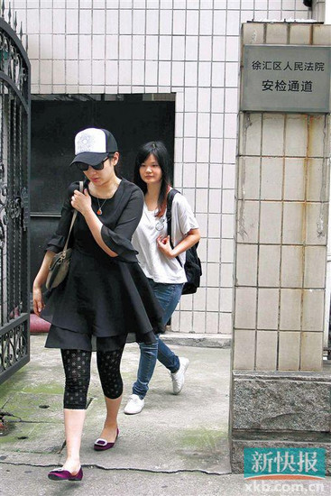 黄奕老公缺席签离婚协议称黄奕主动要改时间(图)