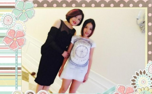 李咏晒妻女美艳合照网友赞女儿似“小王菲”(图)