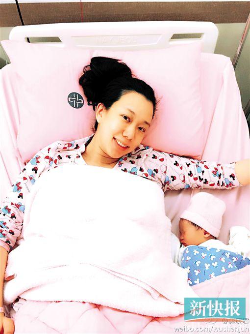 吴辰君剖腹产女爱女“小美人鱼”的照曝光(图)