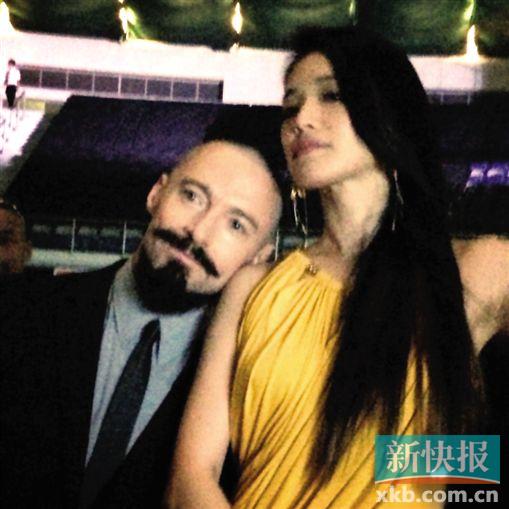 舒淇与休·杰克曼合影男方俏皮靠女方肩上(图)