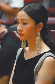 “天仙妹妹”成公司老板浓妆艳抹清纯不再(图)