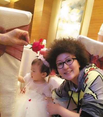 �ڶ�������Ϊ��Ů������������Ⱥ����ף����ͼ��