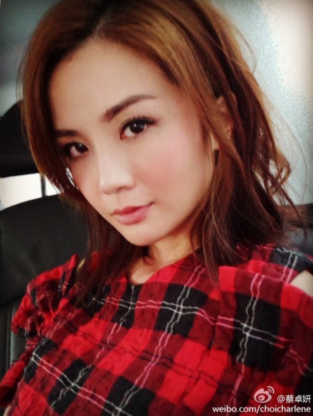 阿sa"装酷"眼神霸气 女王范儿十足(图)