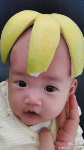 陈晓东晒爱女顶柚子皮萌照庆祝满两个月(图)