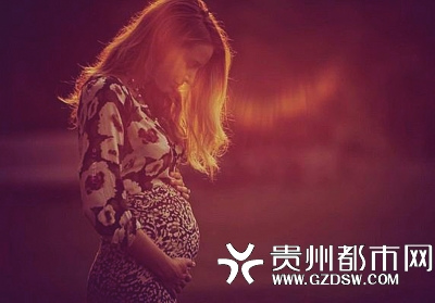 "绯闻女孩"宣布怀孕 曾透露想生30胎(图)