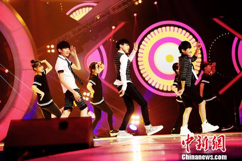 TfboysΪ��������������עũ�庢�ӵ�����