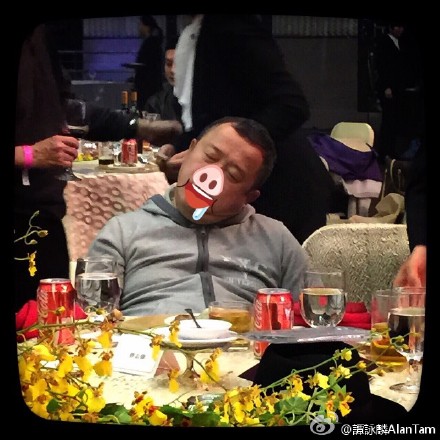 ̷ӽ��ɹ��־ΰ������Ϊ�Է�������ͼ����ͼ��