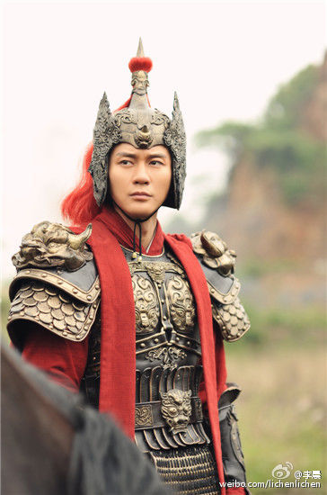 李晨晒与范冰冰古装剧照穿盔甲骑马造型帅气图4