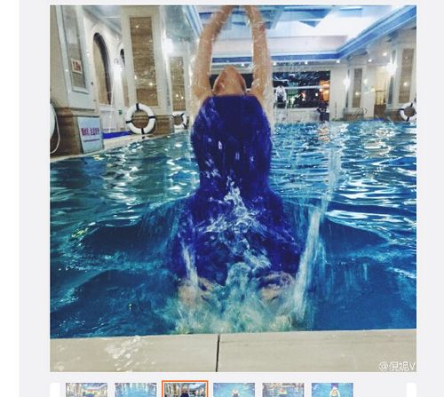 倪妮穿连身泳装畅游 手臂淤青引热议(组图)(2)