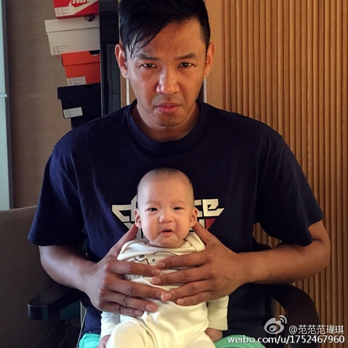 范玮琪老公儿子做鬼脸搞笑 网友赞"神同步"(图)