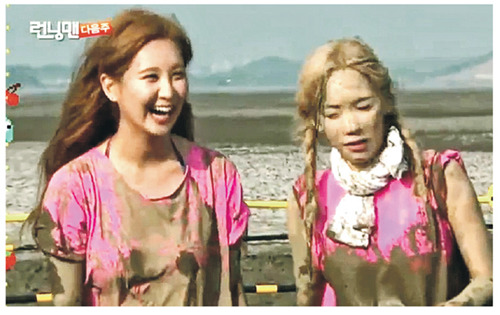 少女时代参与韩版“跑男”徐玄泰妍玩到浑身泥(图)