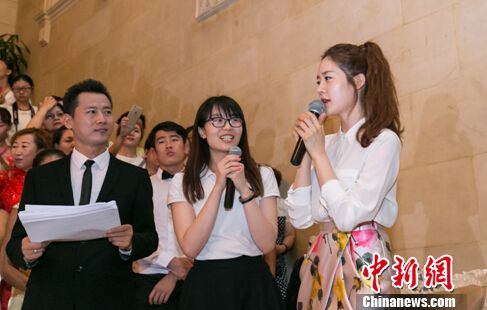 ����Ӱ�ǳ���������������ʻ�ȹ���Ķ��ˣ�ͼ��