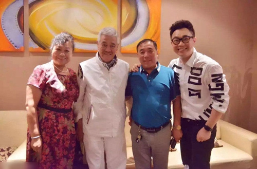 �Ա�ɽ�����ع���ͷ�׷���װʱ����ɫ�ã�ͼ��