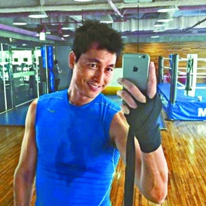 韩星郑雨盛晒健身自拍照 肌肉结实被赞有男人味