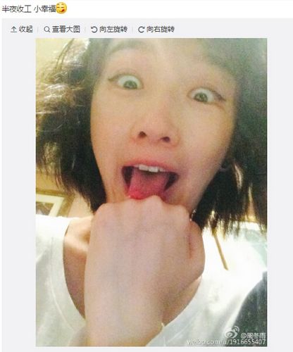 周冬雨晒搞怪照见大闸蟹开心吐舌卖萌组图