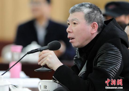 ��С���ں��±���װ�˷����ѣ���ӰҲһ����ͼ��