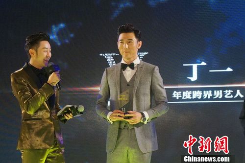 ��һ���������˽����ų���Ϸ��ģ��˫�ܷ�չ