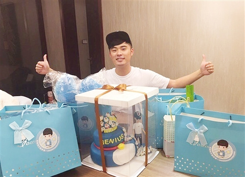 陈赫庆生晒小猪形状蛋糕称会继续努力(图)