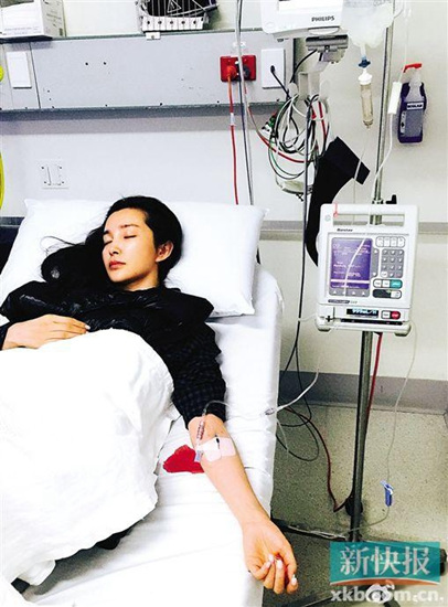 李冰冰生病住院面容憔悴手指布满针眼(图)