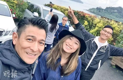 ���»������ջ�������ΰ��������Ц�ݲ��ã�ͼ��