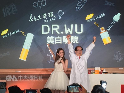 ���豣����С���ܡ���Ů����һ�������ͼ��