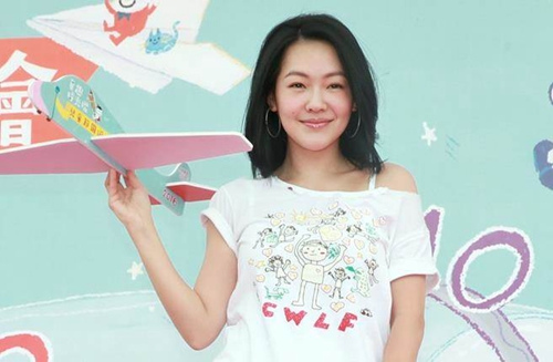 小S素颜自拍叹“能美多久”网友:眼神涣散看淡了