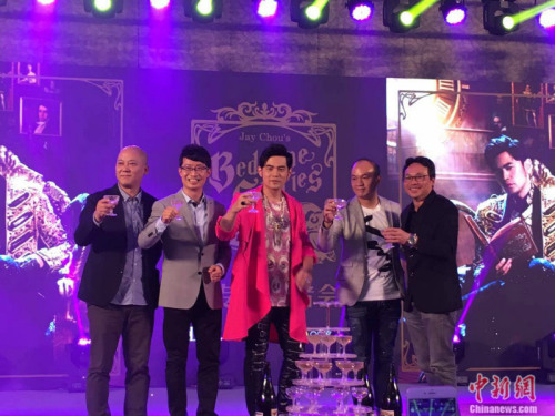 舞蹈老师曝周杰伦跳舞爱同手同脚称其平常没架子