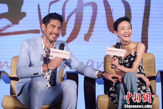 高以翔焦俊艳浪漫现身演绎“最萌身高差”(图)